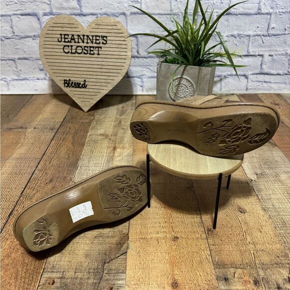 Naot Cosmopolitan
Avignon - Picture 10 of 13